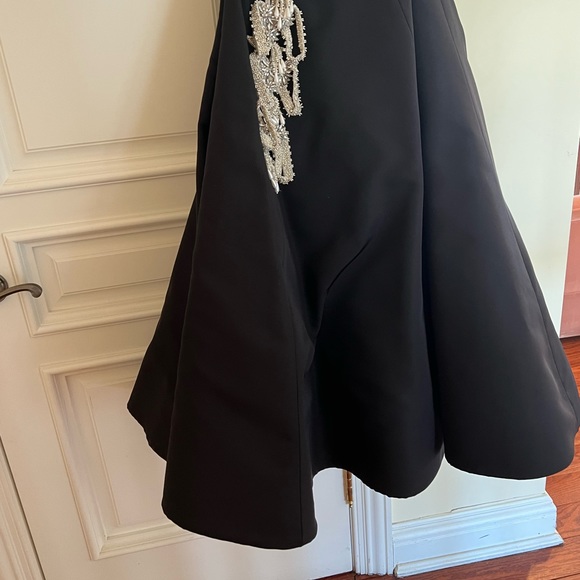 CHRISTIAN SIRIANO**Stunning Black Midi Evening Gown**US 2,6**$6850 - Picture 4 of 7